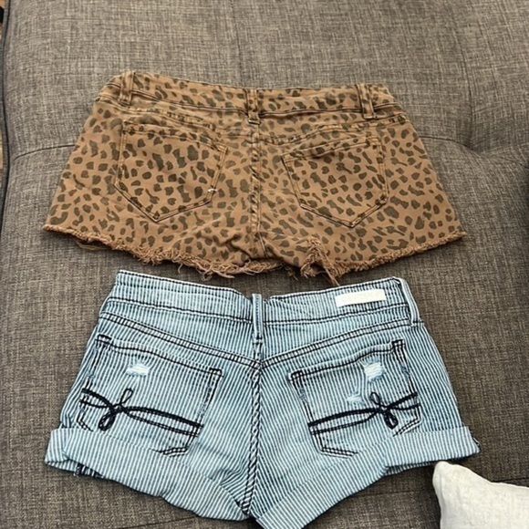 Shorts - Picture 2 of 6